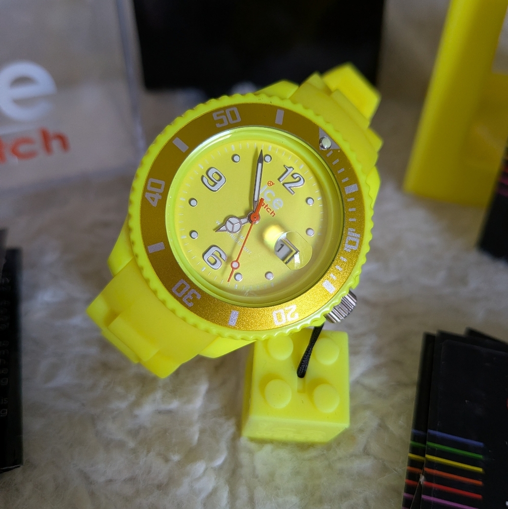 Ice Watch  - Flashy Yellow Dial Silicone Strap Unisex Watch - Picture 6 of 10
